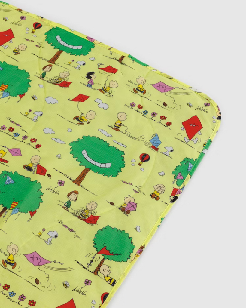 BAGGU x PEANUTS Kite Eating Tree Puffy Picnic Blanket Human BAGGU